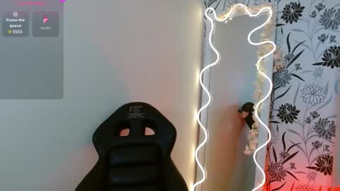 Joselyn  online show from November 26, 2025, 11:44 am