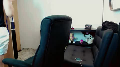 joseon_cute online show from April 8, 2026, 7:25 pm