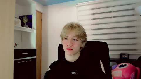 joseon_cute online show from April 24, 2026, 3:42 am