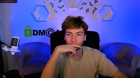 joseph_bear_ online show from November 23, 2025, 8:52 pm