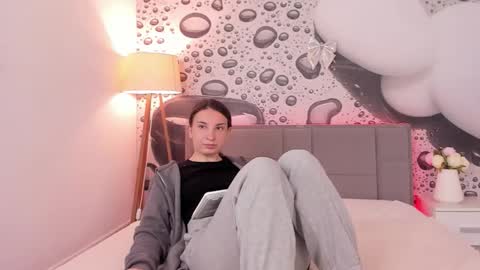 Josephine online show from April 21, 2026, 12:22 pm