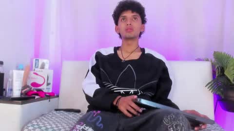 Jose online show from November 17, 2025, 7:03 am