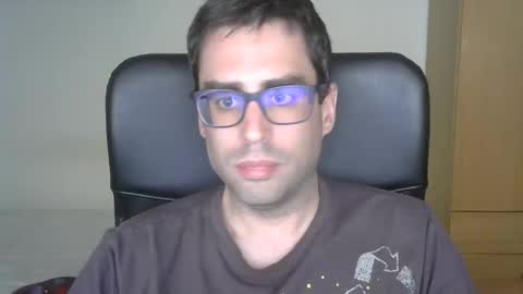 Snapshot of josevd chatting on April 18, 2026, 4:00 pm Jose online show from April 18, 2026, 4:00 pm