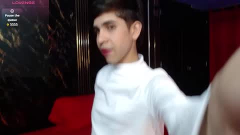 joshua_saenz_ online show from May 27, 2026, 2:19 am