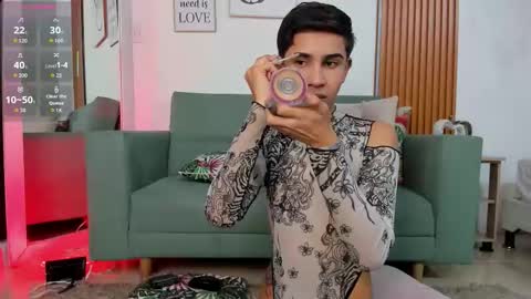 Joshua Sanz  online show from October 10, 2025, 3:38 am