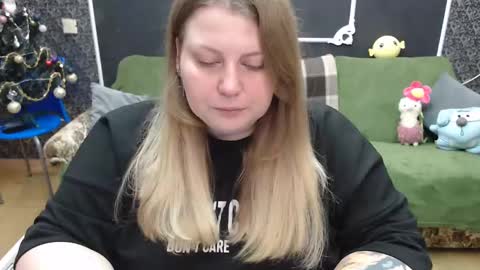 josiesun771 online show from January 13, 2025, 7:11 am