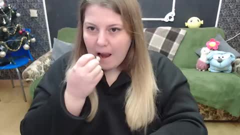 josiesun771 online show from February 7, 2025, 7:07 am