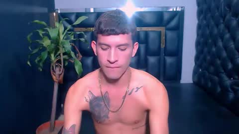 josue_linares online show from September 14, 2025, 3:05 am