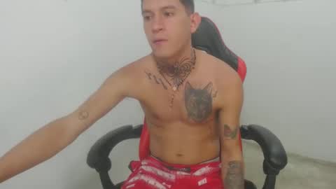 josue_linares online show from October 28, 2025, 6:21 pm