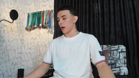 Im Jouliano online show from January 8, 2025, 8:50 pm