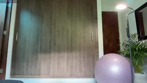 Im Jouliano online show from November 20, 2025, 8:41 pm