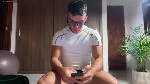 Im Jouliano online show from November 22, 2025, 11:04 pm