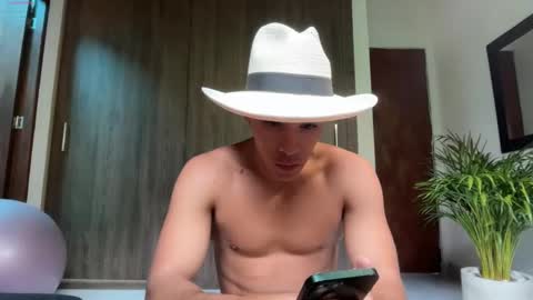 Im Jouliano online show from November 24, 2025, 9:36 pm