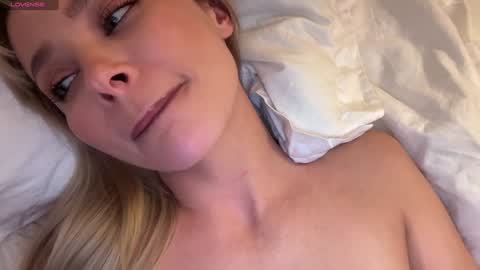 Jennie and Sophia online show from December 4, 2024, 5:44 pm