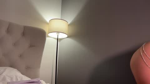 Jennie and Sophia online show from December 26, 2024, 5:08 pm