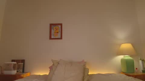 Jsmine  and sometimes Beaulooks online show from February 18, 2025, 9:20 pm