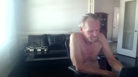 Snapshot of jtull52 chatting on May 3, 2026, 8:15 pm jtull52 online show from May 3, 2026, 8:15 pm