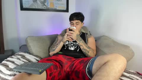 juan_alvarez18 online show from September 19, 2025, 3:41 am