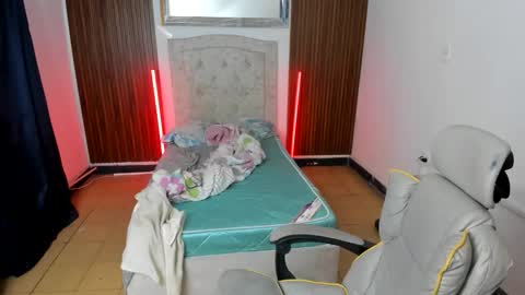 juan_and_luke online show from February 22, 2026, 12:47 pm