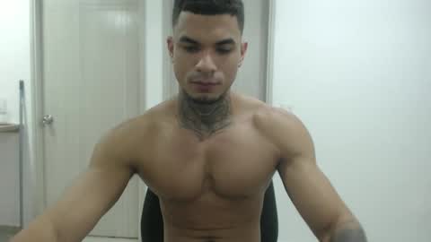 juan_gomez_1 online show from December 15, 2024, 10:37 pm
