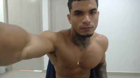 juan_gomez_1 online show from February 4, 2025, 1:16 pm