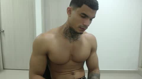 juan_gomez_1 online show from February 25, 2025, 10:58 am