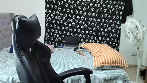 juan_gomez_1 online show from November 1, 2025, 11:18 pm