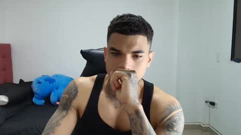 juan_gomez_1 online show from December 2, 2025, 11:45 pm