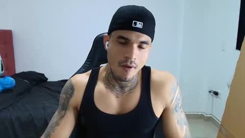 juan_gomez_1 online show from December 18, 2025, 12:49 am