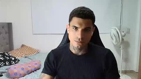juan_gomez_1 online show from January 16, 2026, 12:25 am