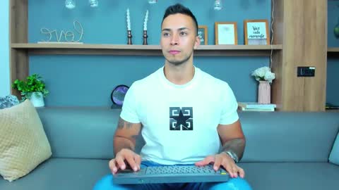 Snapshot of juan_muscle chatting on March 9, 2025, 3:22 am juan_muscle online show from March 9, 2025, 3:22 am