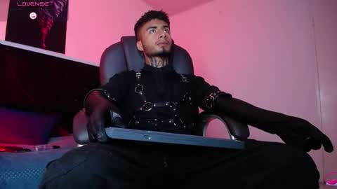 juancamilo66_ online show from February 16, 2025, 10:21 pm