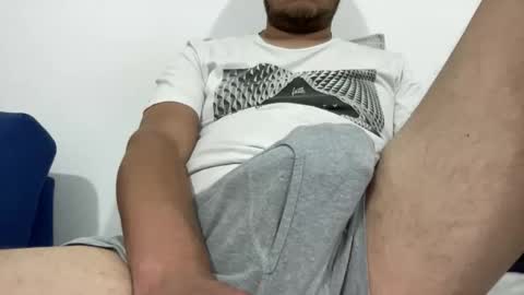 juandavergax42 online show from February 1, 2026, 4:44 am