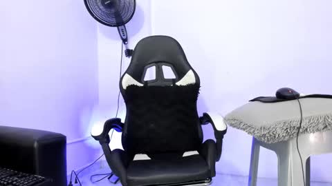 Juan Diego Uribe online show from February 18, 2025, 3:53 am