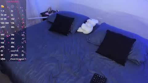 Blue online show from February 19, 2025, 4:44 pm