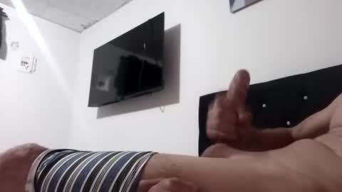 juanpinguin online show from February 1, 2025, 4:24 am