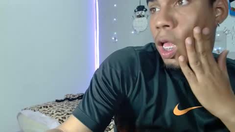 juanse_hot11 online show from December 30, 2024, 3:46 pm