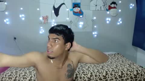 juanse_hot11 online show from January 15, 2025, 7:12 pm
