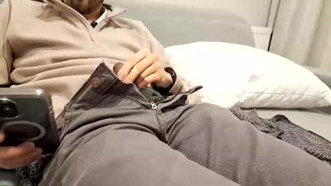 juanxxxo_ online show from November 4, 2025, 5:12 pm