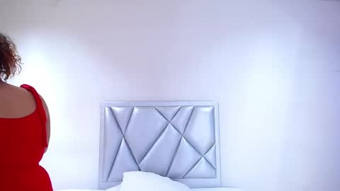 juicy_bignipples18 online show from December 11, 2024, 7:14 pm