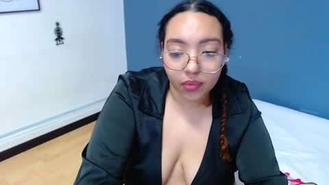 juicy_bignipples18 online show from December 14, 2024, 3:51 am