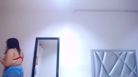 juicy_bignipples18 online show from December 16, 2024, 1:43 pm