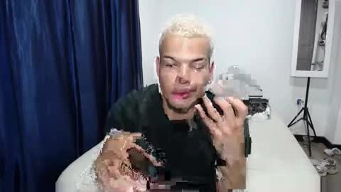 Miguel online show from November 2, 2025, 12:13 am