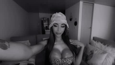 julessy online show from March 5, 2025, 3:18 pm