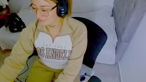  Juliana Torres  online show from September 16, 2025, 6:42 pm