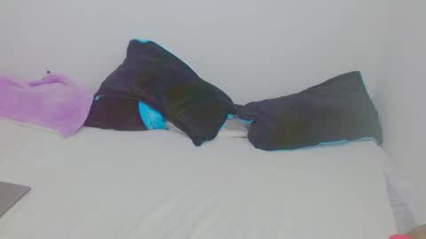  Juliana Torres  online show from February 2, 2026, 7:45 pm