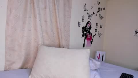 Juli online show from February 24, 2025, 6:04 pm