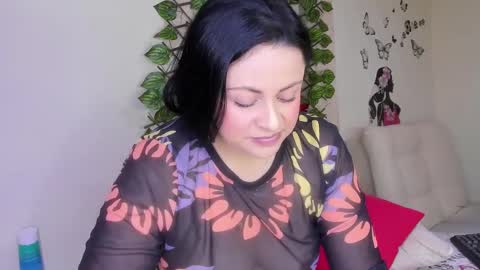 Juli online show from October 11, 2025, 4:49 pm