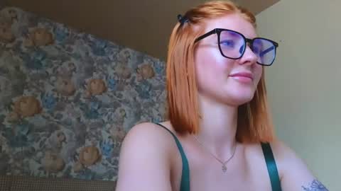 Snapshot of juli_ginger chatting on July 15, 2026, 9:25 am Julia online show from July 15, 2026, 9:25 am