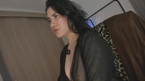 Juli Modelo Independiente online show from May 9, 2026, 10:04 pm